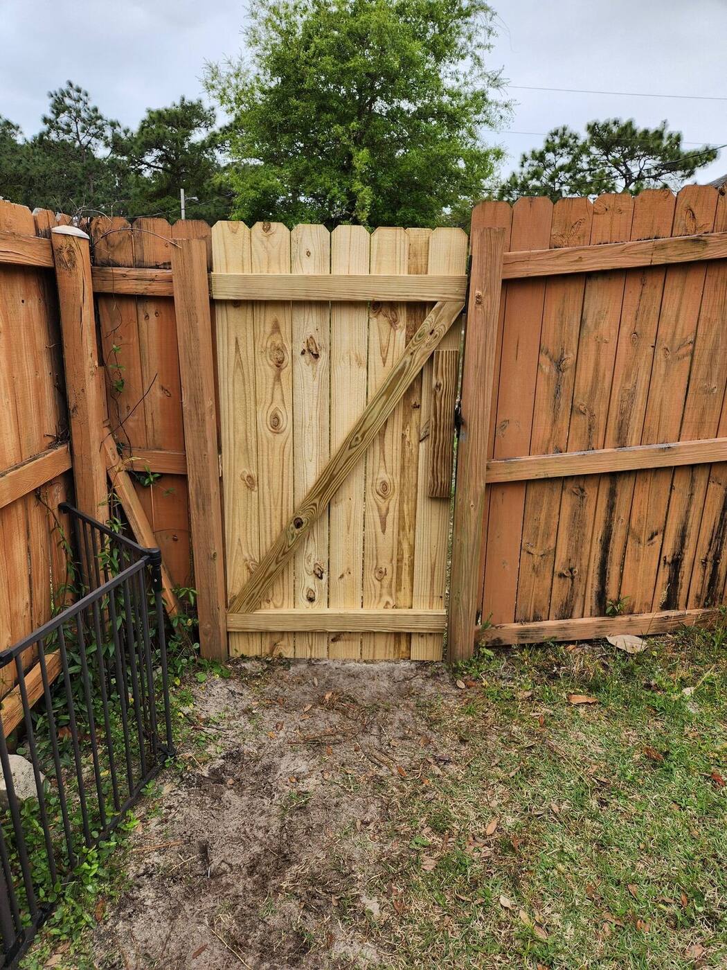 Fence Installation & Repair in Navarre, FL fence repair project photo
