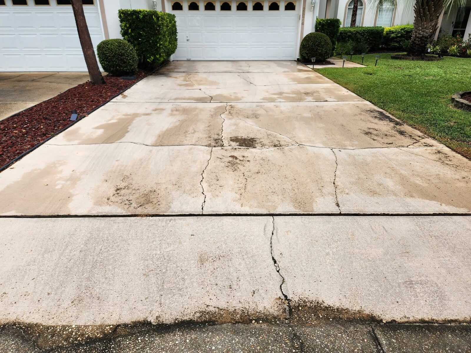 Power Washing in Navarre, FL driveway cleaning project photo