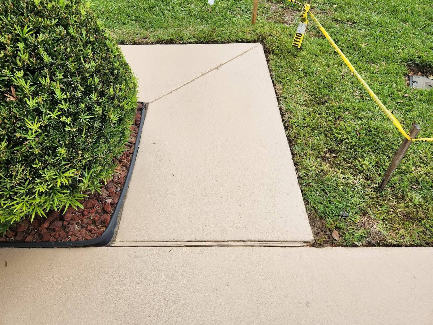 Power Washing in Navarre, FL driveway cleaning project photo